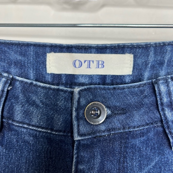 Like New, Juniors Denim Shorts, Size 5 - Picture 2 of 8